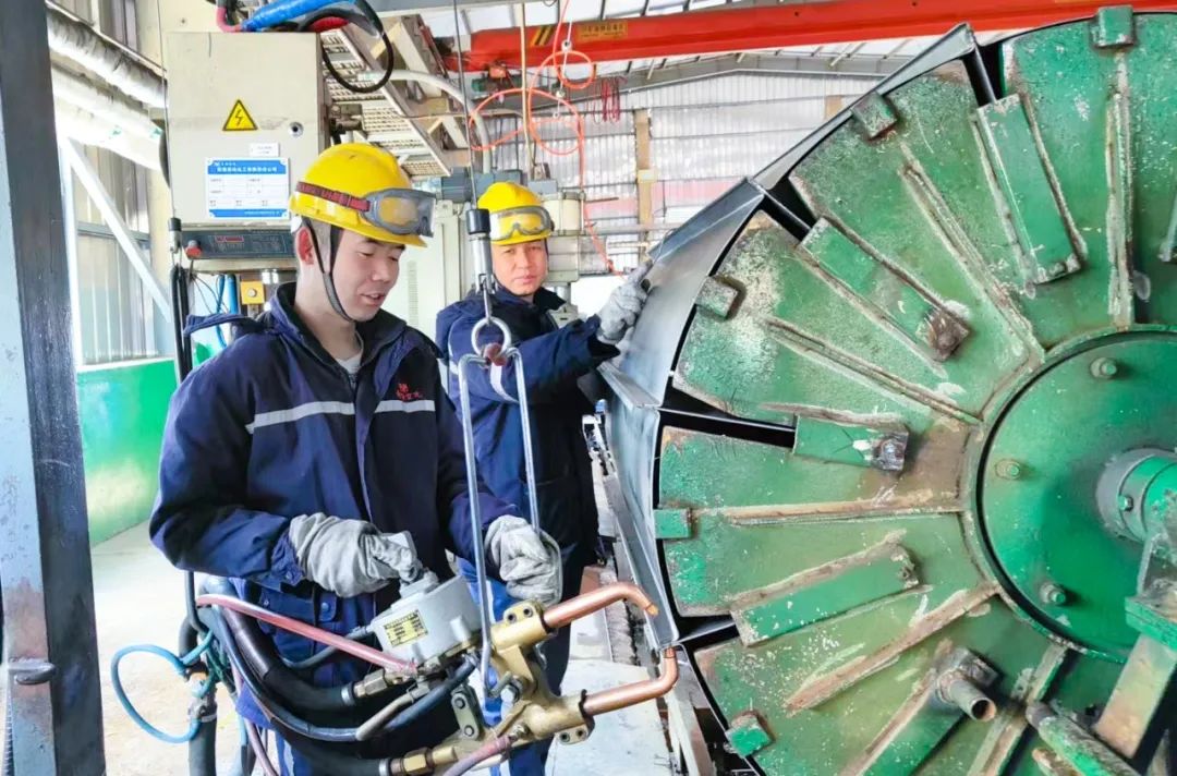 青海宜化電石分廠電極殼班：加強(qiáng)標(biāo)準(zhǔn)化建設(shè)，保障電石爐長(zhǎng)周期穩(wěn)定運(yùn)行(圖4)