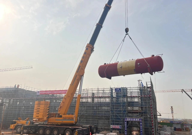 首臺(tái)大型設(shè)備“落戶”，氯堿新能源項(xiàng)目吹響工程設(shè)備安裝新號(hào)角！