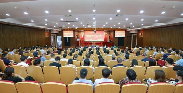 集團開展黨委理論學(xué)習中心組集中學(xué)習暨第四期“宜化大講堂”