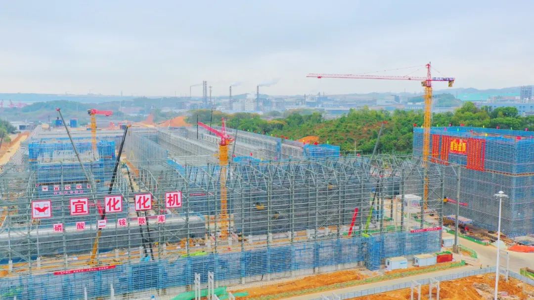 加速推進(jìn)！宜化楚星整體升級(jí)改造項(xiàng)目關(guān)鍵裝置主體結(jié)構(gòu)順利封頂(圖4)
