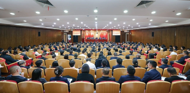 宜化集團(tuán)2024年度工作總結(jié)暨技術(shù)創(chuàng)新表彰大會(huì)、七屆四次職工代表大會(huì)開幕