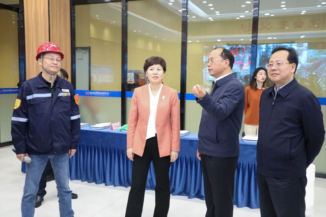烏海市委副書記、市長(zhǎng)崔景英一行到宜化集團(tuán)調(diào)研