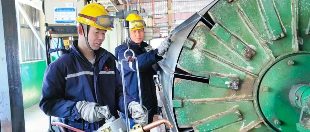 青海宜化電石分廠電極殼班：加強(qiáng)標(biāo)準(zhǔn)化建設(shè)，保障電石爐長周期穩(wěn)定運(yùn)行